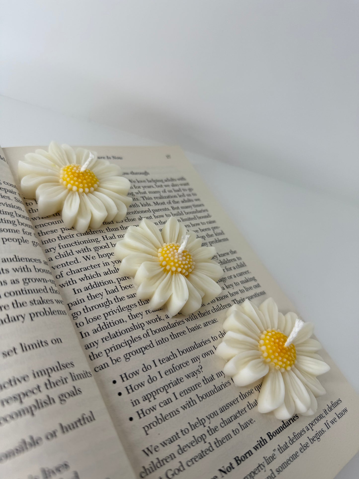 Daisy Candle | Flower Soy Wax Candle | Favours